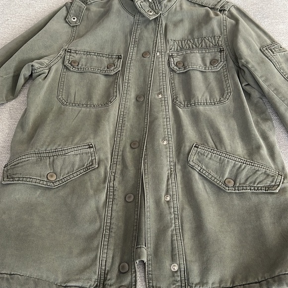 Size small top - Picture 2 of 3